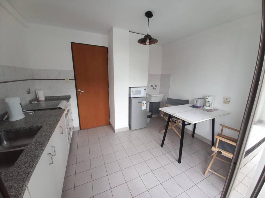 Apartamento Departamento Centrico, A Metros De La Universidad, 3 Personas, Garaje Auto Chico *