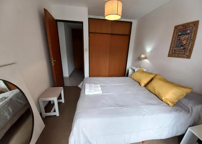 Departamento Centrico, A Metros De La Universidad, 3 Personas, Garaje Auto Chico