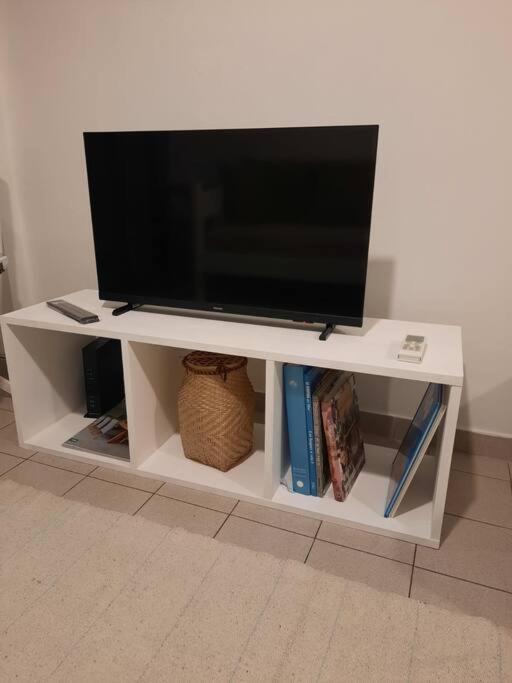 Departamento Centrico, A Metros De La Universidad, 3 Personas, Garaje Auto Chico La Plata