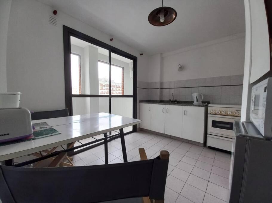 Departamento Centrico, A Metros De La Universidad, 3 Personas, Garaje Auto Chico Apartment *