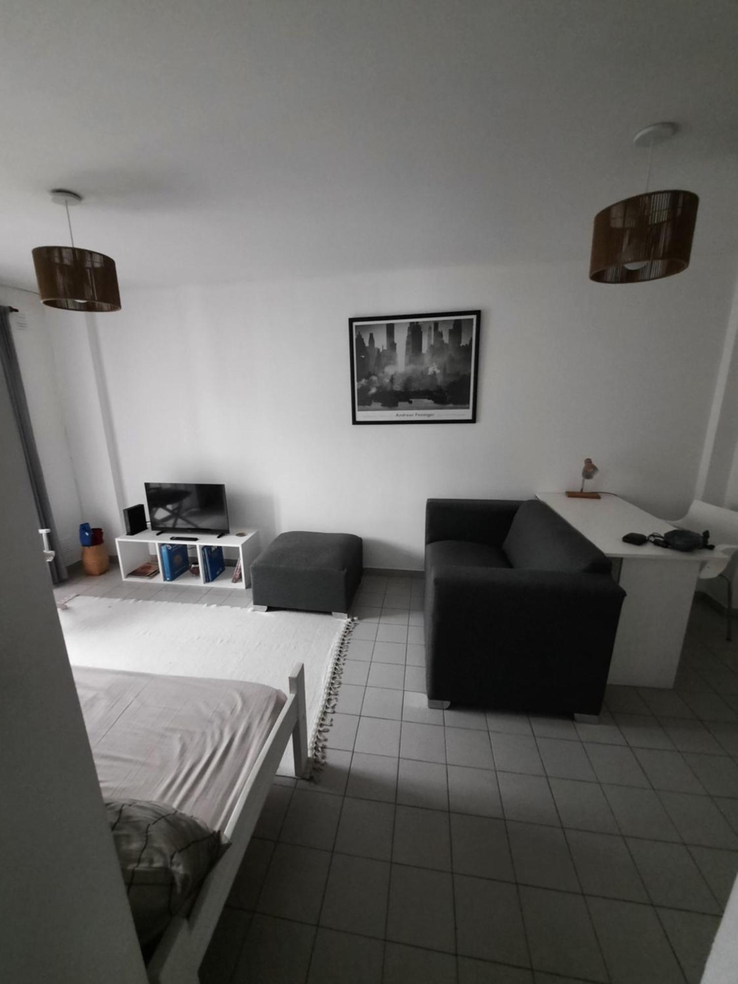 Departamento Centrico, A Metros De La Universidad, 3 Personas, Garaje Auto Chico
